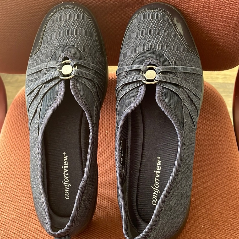 NAVY BLUE COMFORTVIEW like new shoes size 10M